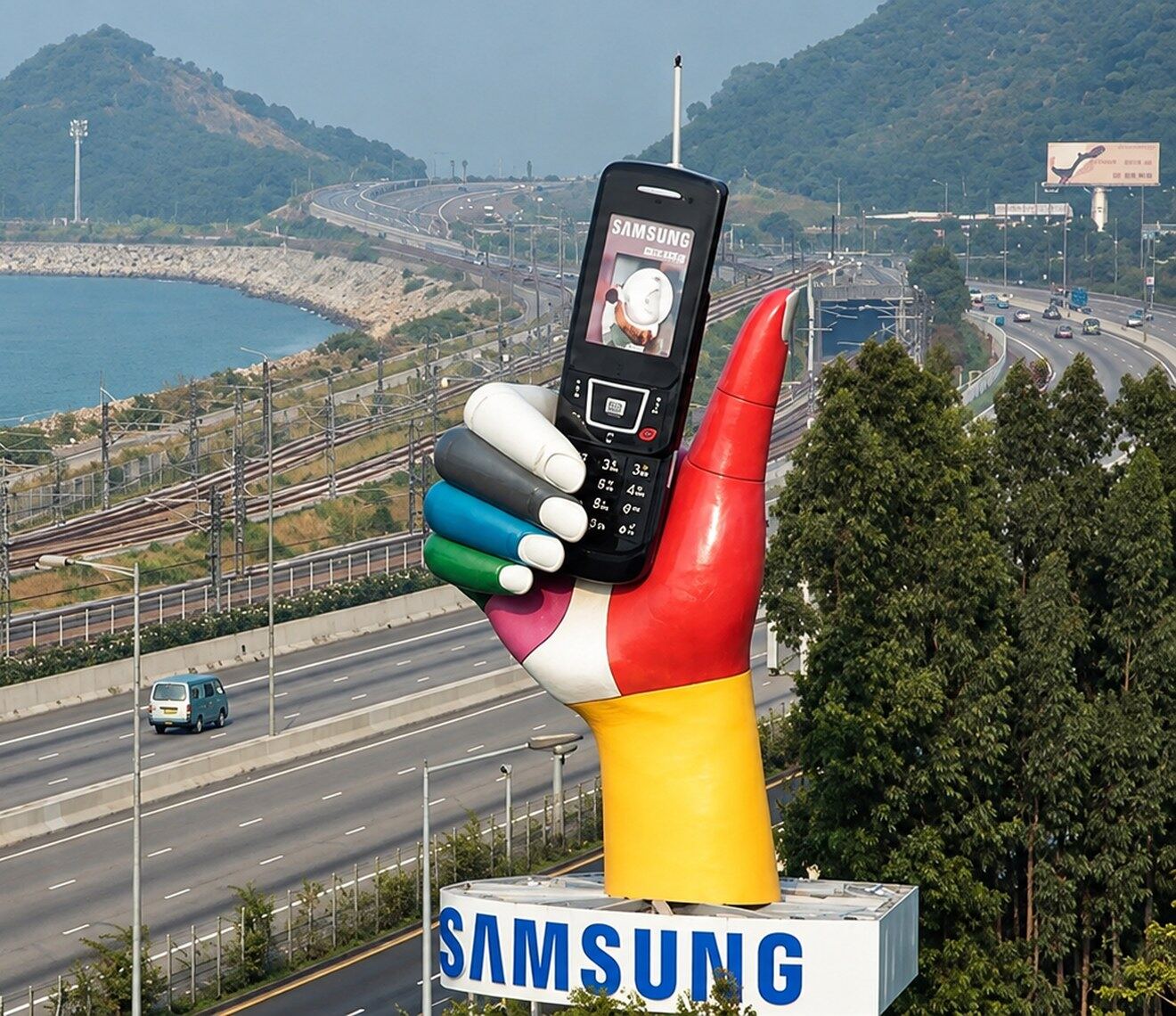 Samsung outdoor promotional sculpture in Tel Aviv